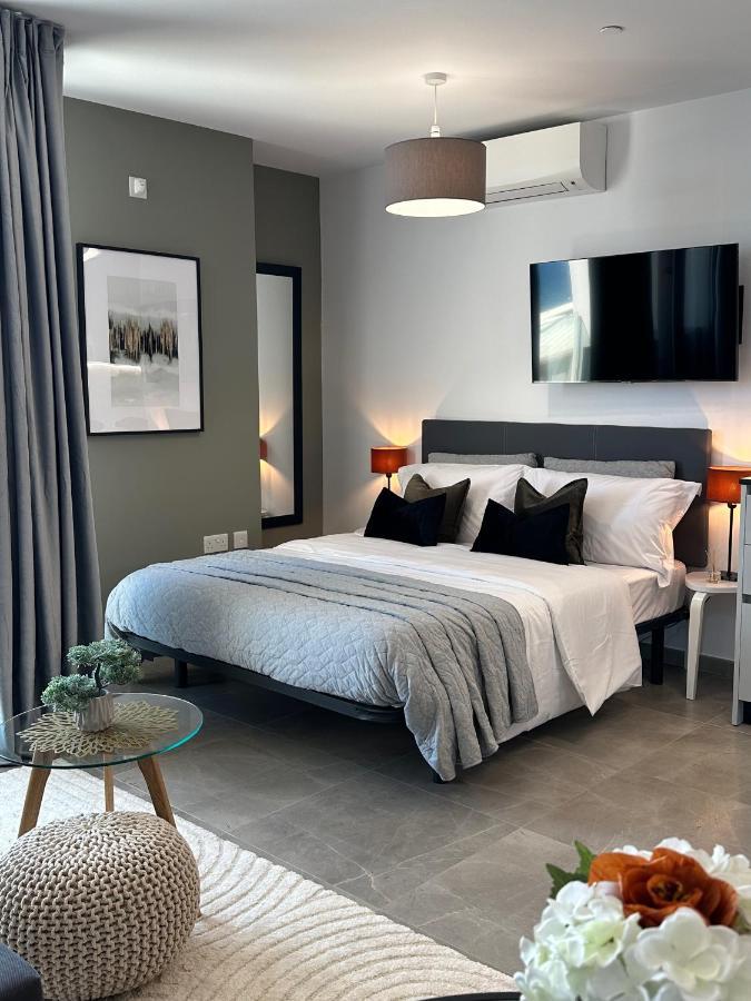 E1 Presidential Studios On High Floor With Stunning Sea Views 直布罗陀 外观 照片