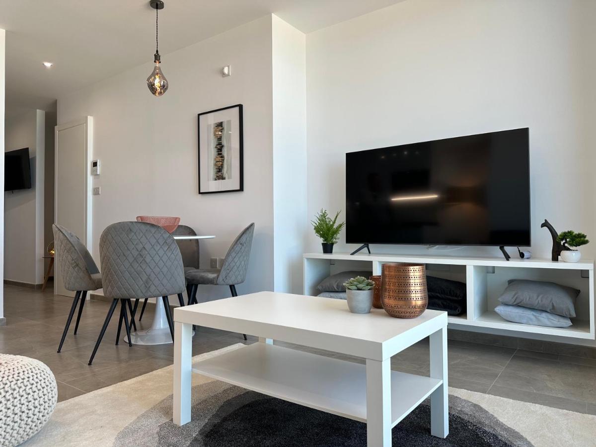 E1 Presidential Studios On High Floor With Stunning Sea Views 直布罗陀 外观 照片